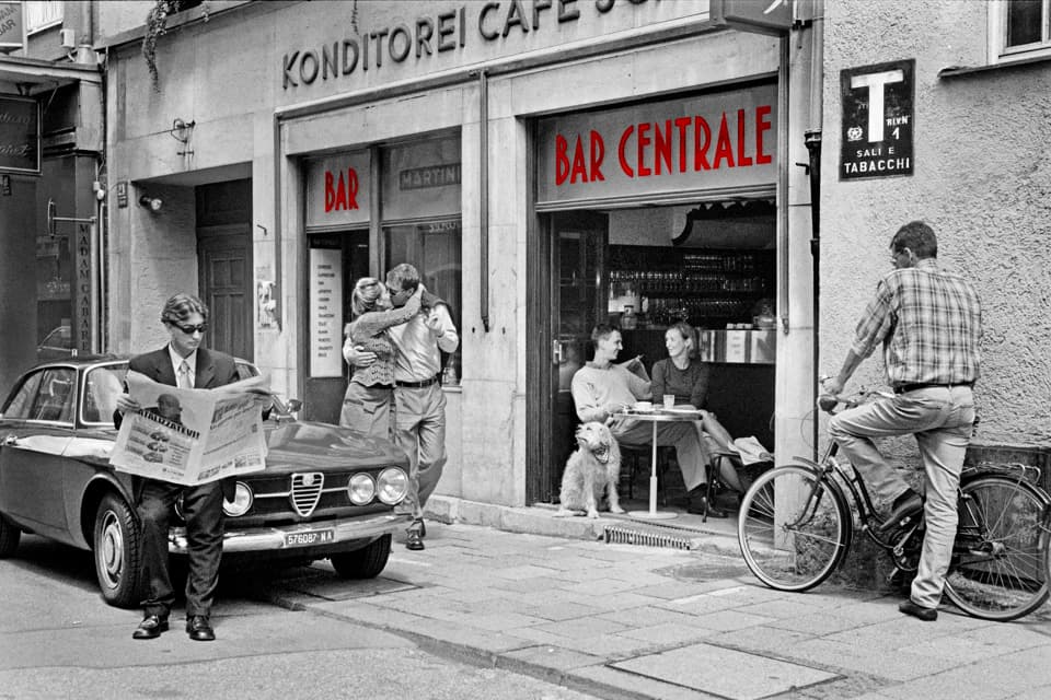 Bacio al Bar Centrale Rosso